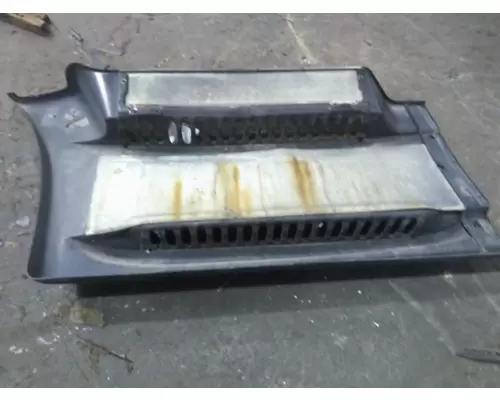 FREIGHTLINER CASCADIA 125 CAB SKIRTSIDE FAIRING