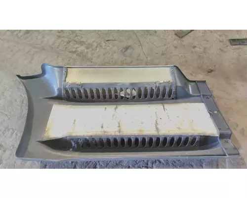 FREIGHTLINER CASCADIA 125 CAB SKIRTSIDE FAIRING