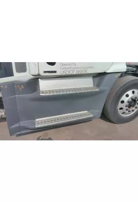 FREIGHTLINER CASCADIA 125 CAB SKIRT/SIDE FAIRING
