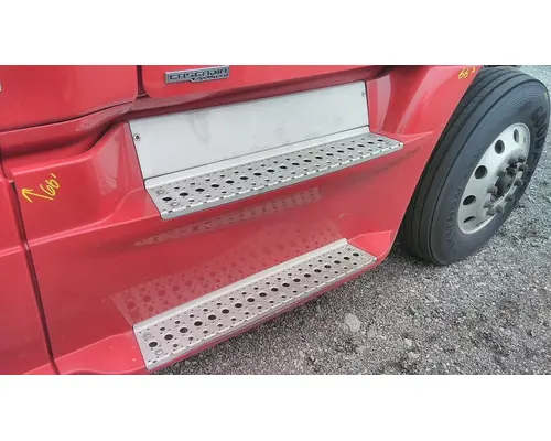 FREIGHTLINER CASCADIA 125 CAB SKIRTSIDE FAIRING