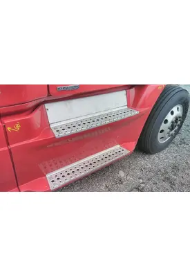 FREIGHTLINER CASCADIA 125 CAB SKIRT/SIDE FAIRING