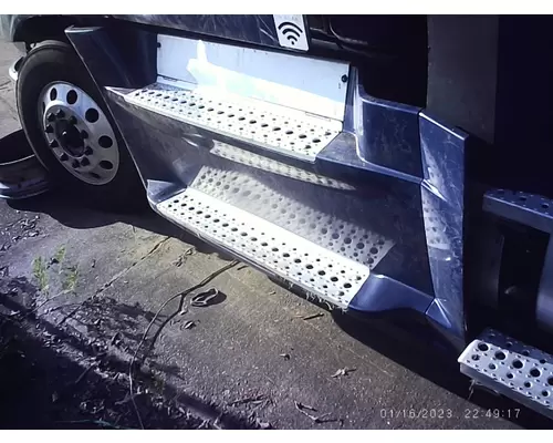 FREIGHTLINER CASCADIA 125 CAB SKIRTSIDE FAIRING