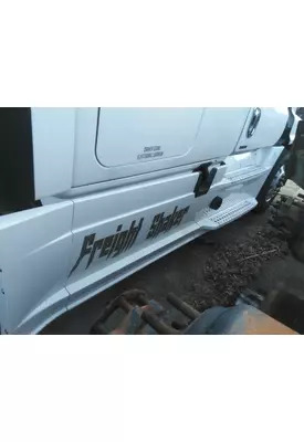 FREIGHTLINER CASCADIA 125 CAB SKIRT/SIDE FAIRING