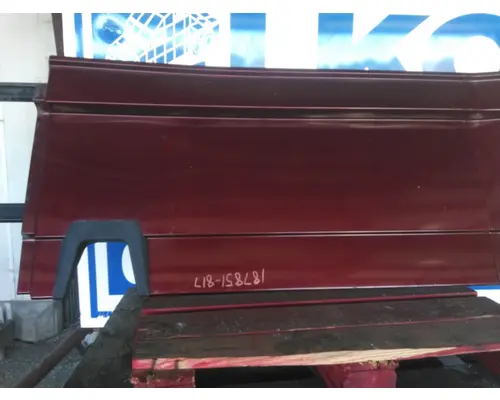 FREIGHTLINER CASCADIA 125 CAB SKIRTSIDE FAIRING