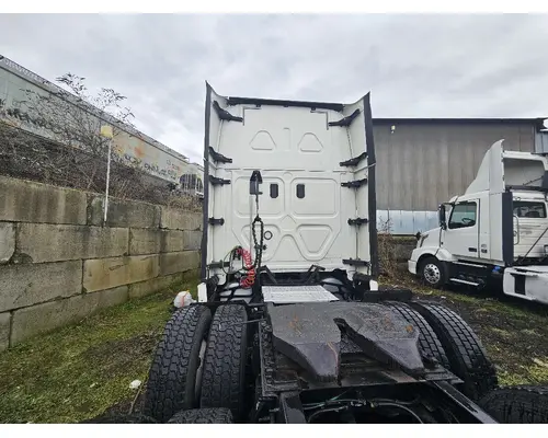 FREIGHTLINER CASCADIA 125 CAB
