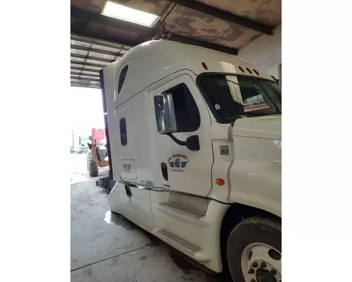 FREIGHTLINER CASCADIA 125 CAB