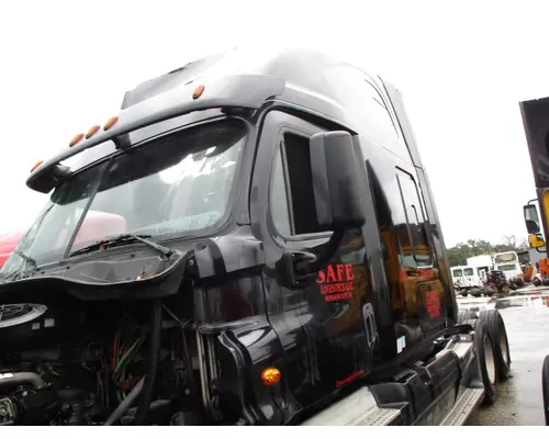 FREIGHTLINER CASCADIA 125 CAB