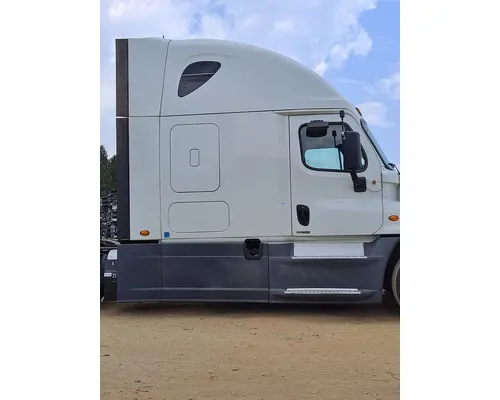 FREIGHTLINER CASCADIA 125 CAB