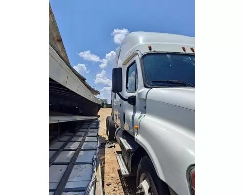 FREIGHTLINER CASCADIA 125 CAB