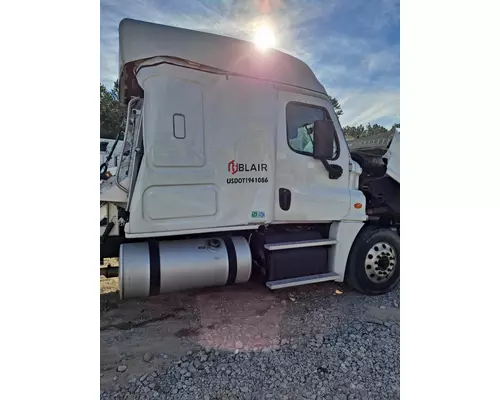 FREIGHTLINER CASCADIA 125 CAB