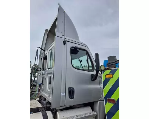 FREIGHTLINER CASCADIA 125 CAB