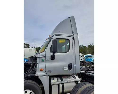 FREIGHTLINER CASCADIA 125 CAB