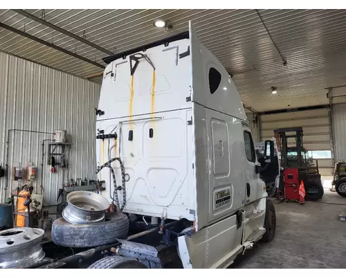 FREIGHTLINER CASCADIA 125 CAB