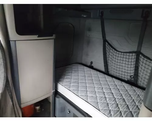 FREIGHTLINER CASCADIA 125 CAB