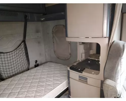 FREIGHTLINER CASCADIA 125 CAB