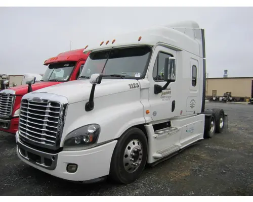 FREIGHTLINER CASCADIA 125 CAB