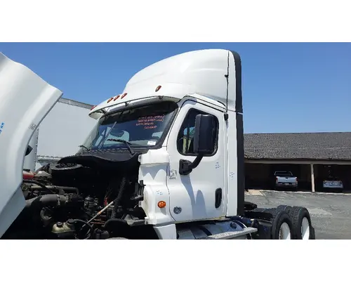 FREIGHTLINER CASCADIA 125 CAB