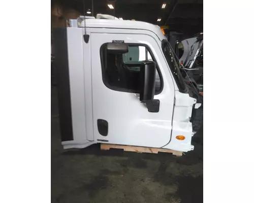 FREIGHTLINER CASCADIA 125 CAB