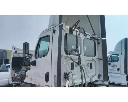 FREIGHTLINER CASCADIA 125 CAB