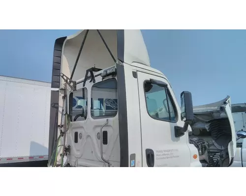 FREIGHTLINER CASCADIA 125 CAB