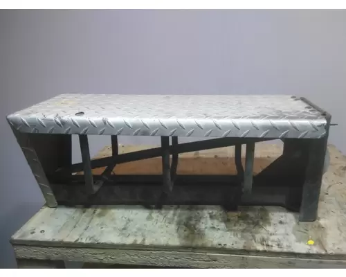 FREIGHTLINER CASCADIA 125 CHAIN HANGER