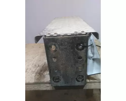 FREIGHTLINER CASCADIA 125 CHAIN HANGER