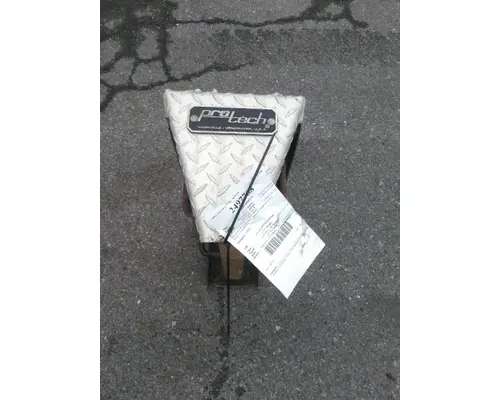 FREIGHTLINER CASCADIA 125 CHAIN HANGER