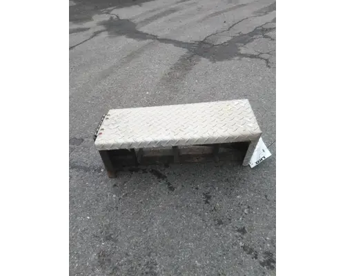 FREIGHTLINER CASCADIA 125 CHAIN HANGER