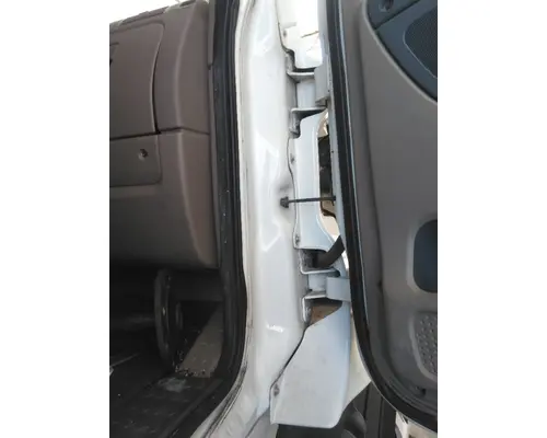 FREIGHTLINER CASCADIA 125 COWL