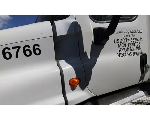 FREIGHTLINER CASCADIA 125 COWL