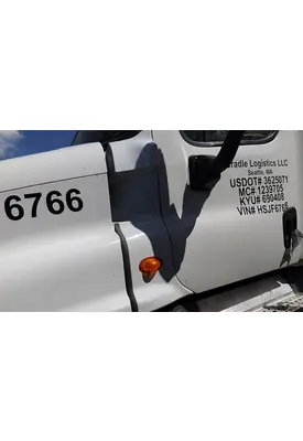 FREIGHTLINER CASCADIA 125 COWL