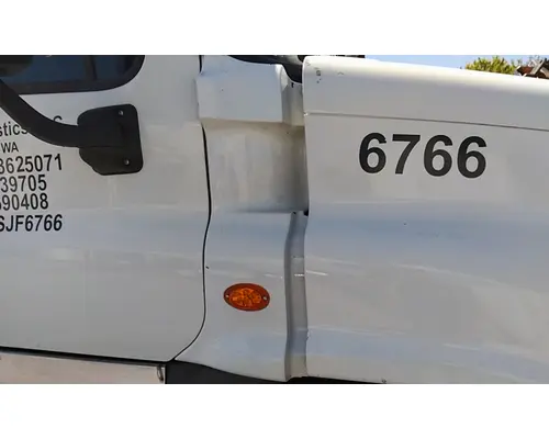 FREIGHTLINER CASCADIA 125 COWL