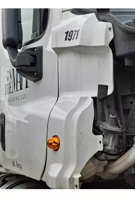 FREIGHTLINER CASCADIA 125 COWL