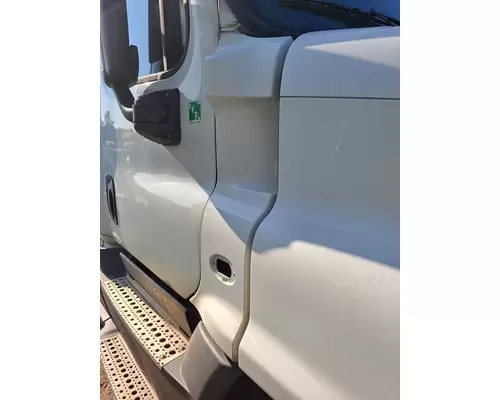 FREIGHTLINER CASCADIA 125 COWL
