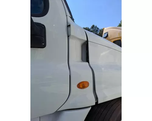 FREIGHTLINER CASCADIA 125 COWL