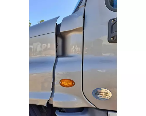 FREIGHTLINER CASCADIA 125 COWL