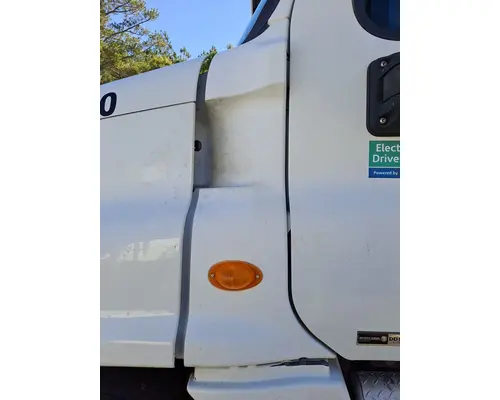 FREIGHTLINER CASCADIA 125 COWL