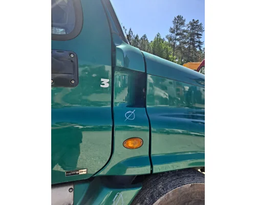 FREIGHTLINER CASCADIA 125 COWL