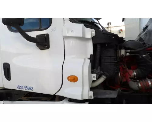 FREIGHTLINER CASCADIA 125 COWL