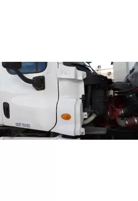 FREIGHTLINER CASCADIA 125 COWL