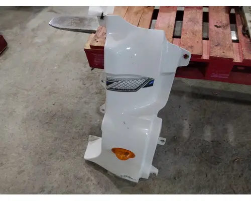 FREIGHTLINER CASCADIA 125 COWL