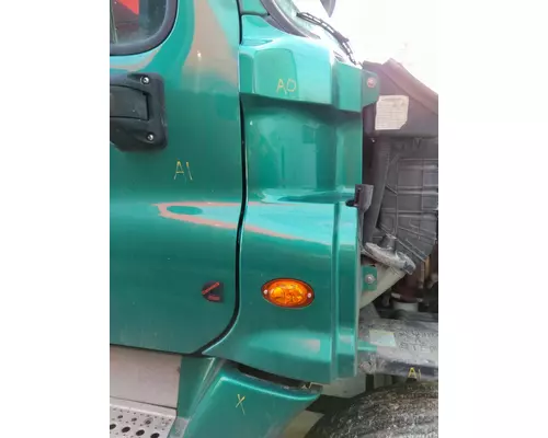 FREIGHTLINER CASCADIA 125 COWL