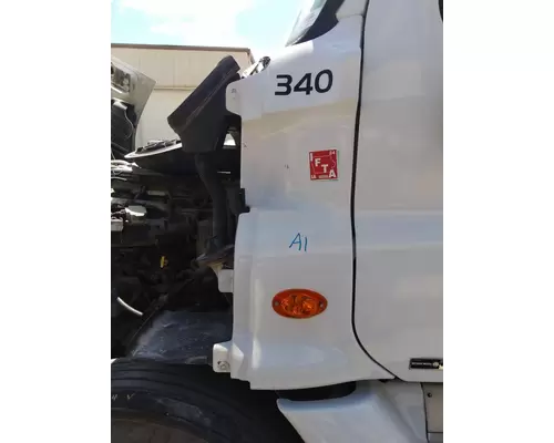 FREIGHTLINER CASCADIA 125 COWL