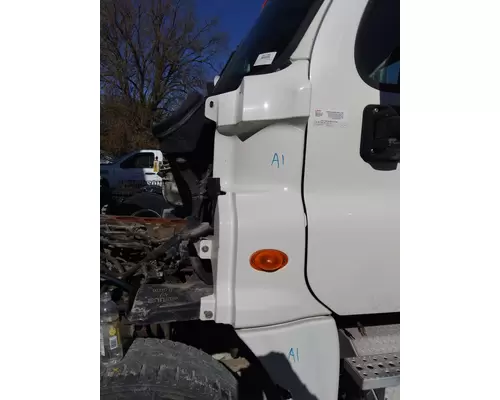 FREIGHTLINER CASCADIA 125 COWL