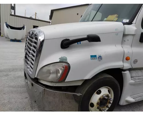 FREIGHTLINER CASCADIA 125 COWL