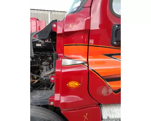 FREIGHTLINER CASCADIA 125 COWL