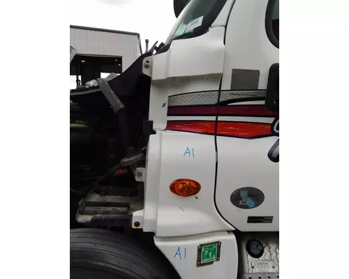 FREIGHTLINER CASCADIA 125 COWL