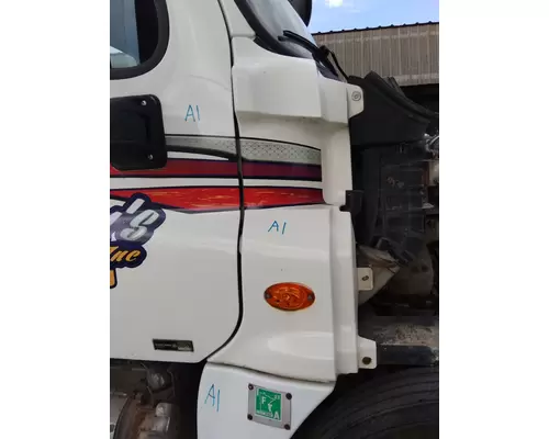 FREIGHTLINER CASCADIA 125 COWL