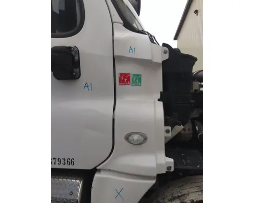 FREIGHTLINER CASCADIA 125 COWL