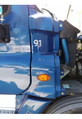 FREIGHTLINER CASCADIA 125 COWL